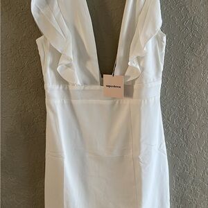 superdown White Strapless Ruffle V-Neck Dress